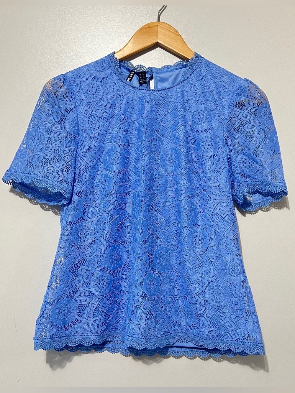 Pieces Periwinkle Short Sleeve Lace Top Extra Small NWT Preppy Casual Summer Top